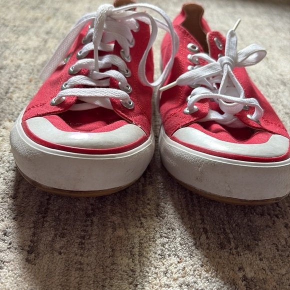 Lacoste Red Canvas Sneakers white accents - lace up - men’s 8.5 - Picture 3 of 7